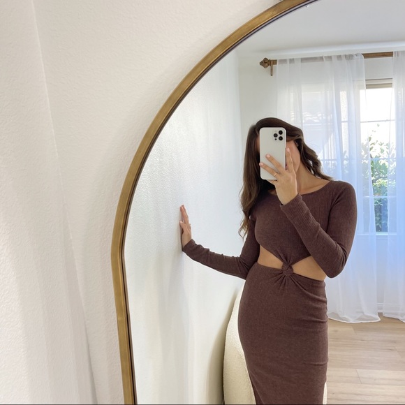 The Adriana Twisted Detail Long Sleeve Dress - Picture 5 of 8